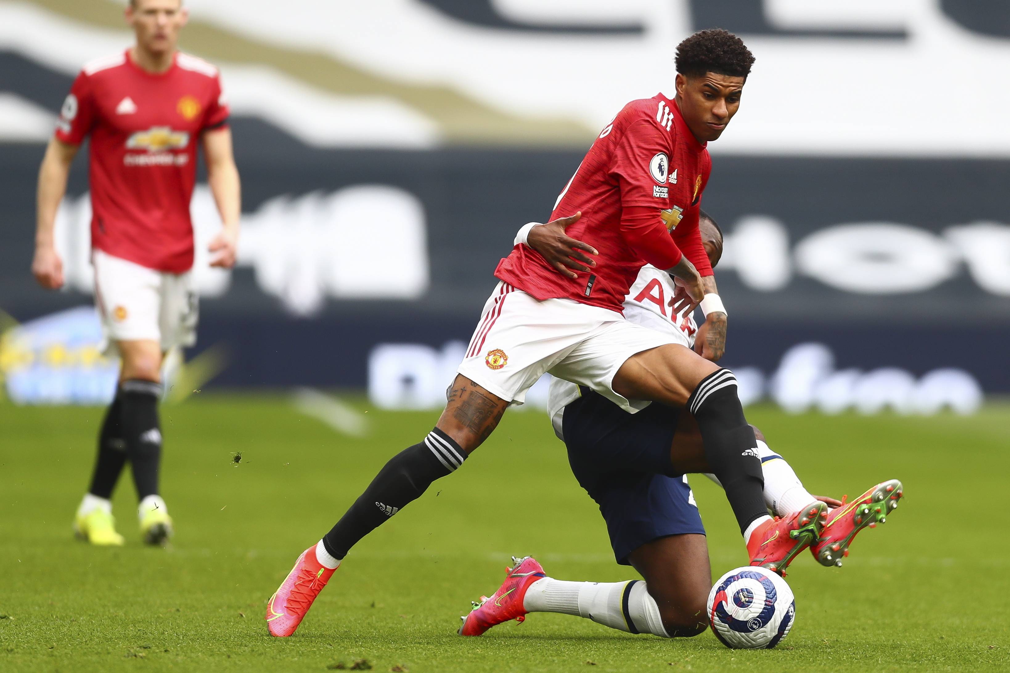 B席不仅在 B席不仅在